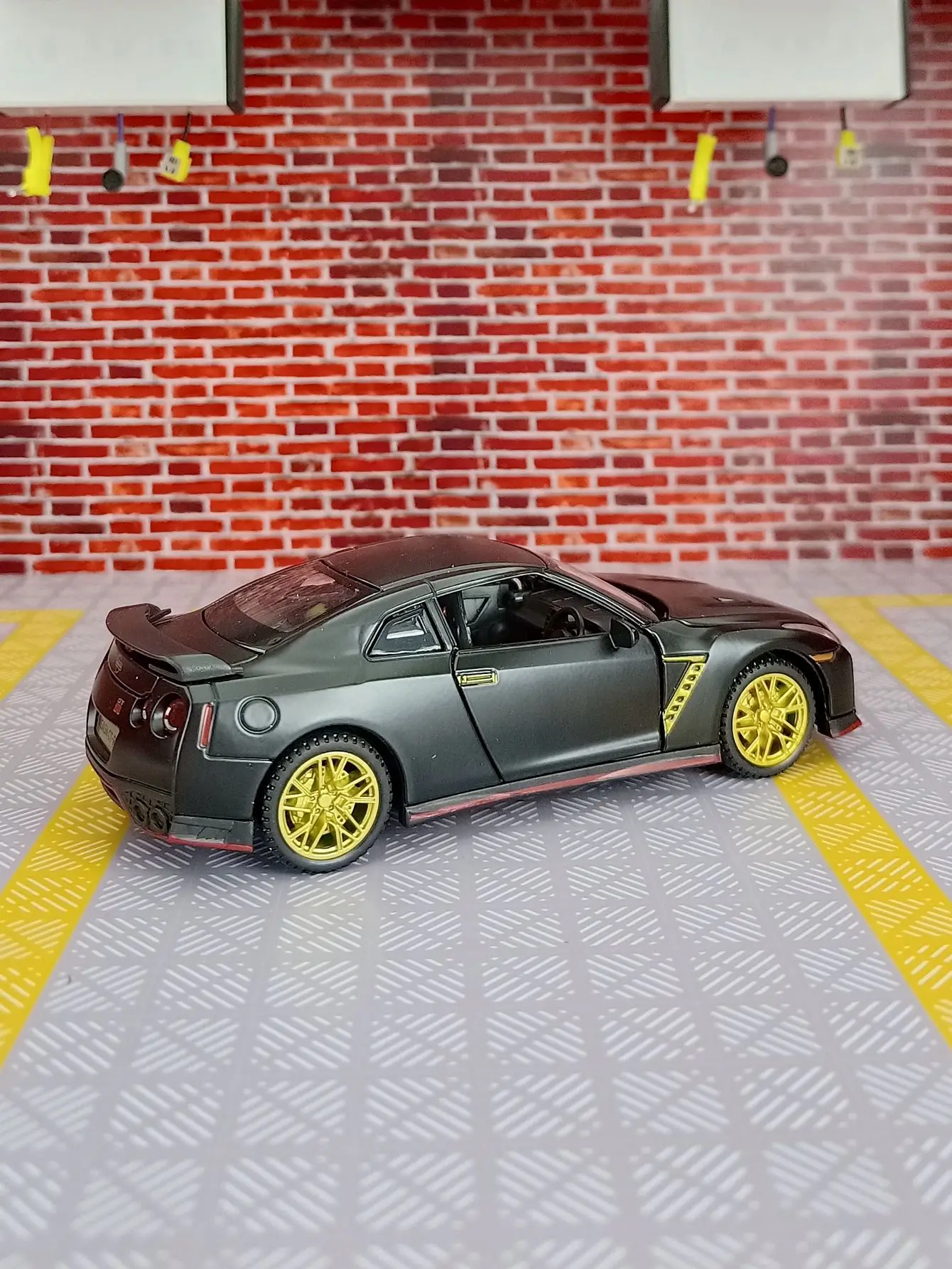 1/32 Scale Nissan GTR R35 Alloy Diecast Toy Car Models Light Music Wheel Pull Back Vehicle Sports Cars Boys Decoration Gifts