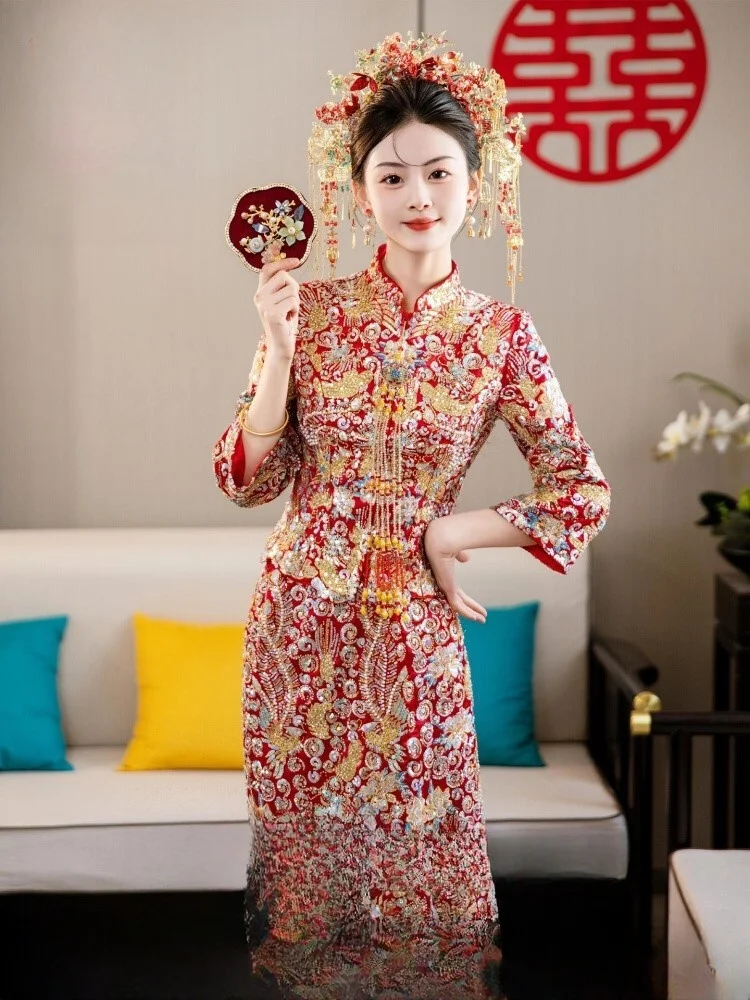 

The new bride's wedding toasting dress red dragon and phoenix gown Chinese-style