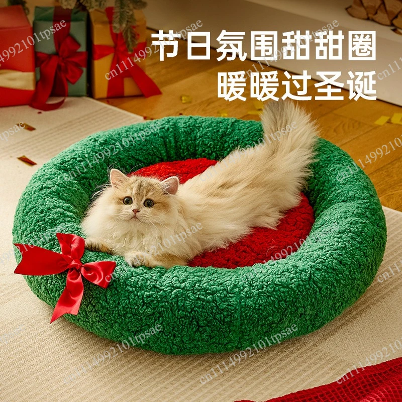 2026 Christmas Tree Pet Bed Winter Warm Plush Kennel Semi Closed Cat House with Christmas Stocking Design Indoor Circle Cushion