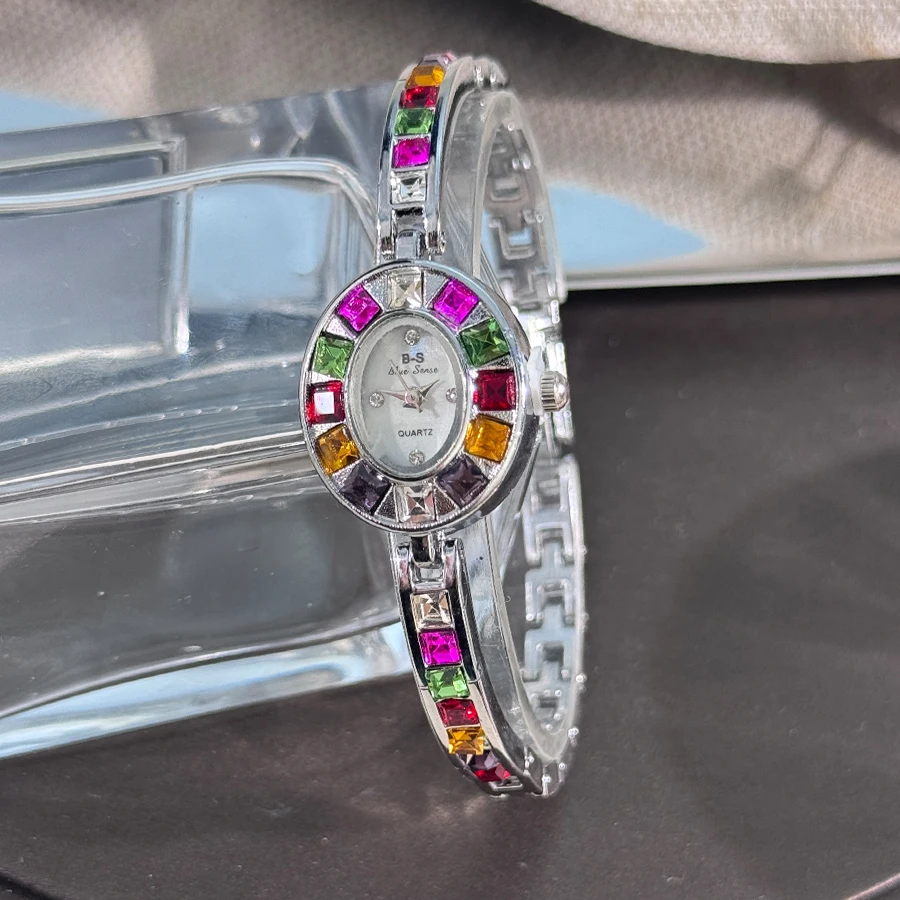 컬러 지르콘 고급 감각 다이아몬드 세트 여성용 시계 틈새 팔찌 팔찌 작은 절묘한 석영 시계 국경 간 핫 세일