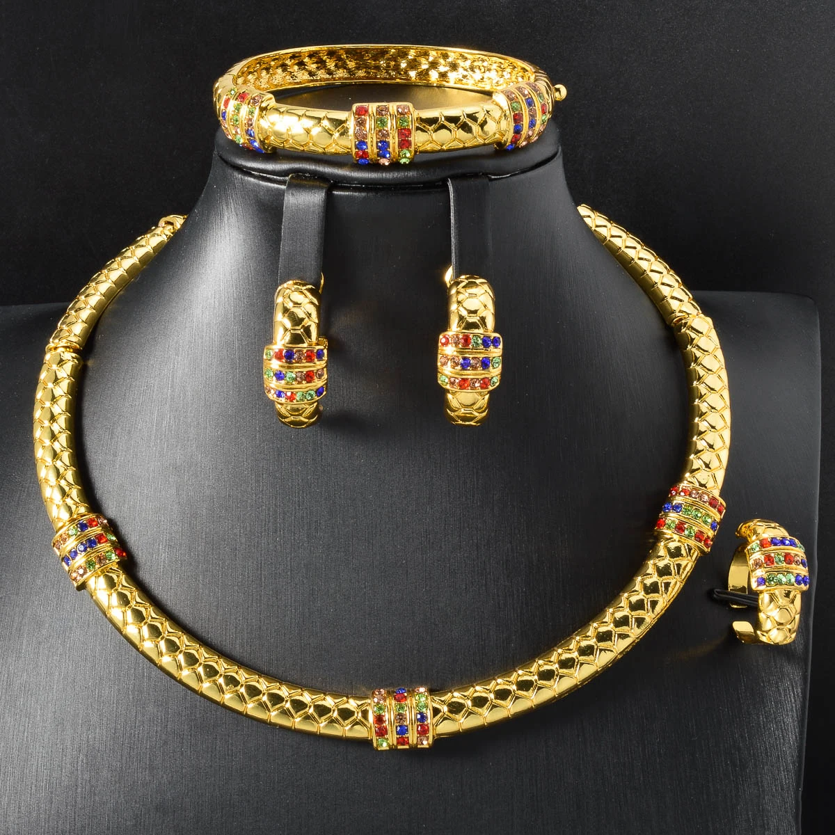 

Luxury 18k Gold-Plated Women's Jewelry 4-Piece Round plain circle with diamonds Necklace Bracelet Earrings Ring Wedding Gift