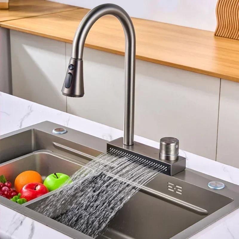 ก๊อกน้ําห้องครัวแบบดึงออกได้ 360 °   Rotation Raining Mixer Deck Mounted Water Tap Square Gun สีเทาก๊อกน้ําอ่างล้างจานร้อนและเย็น