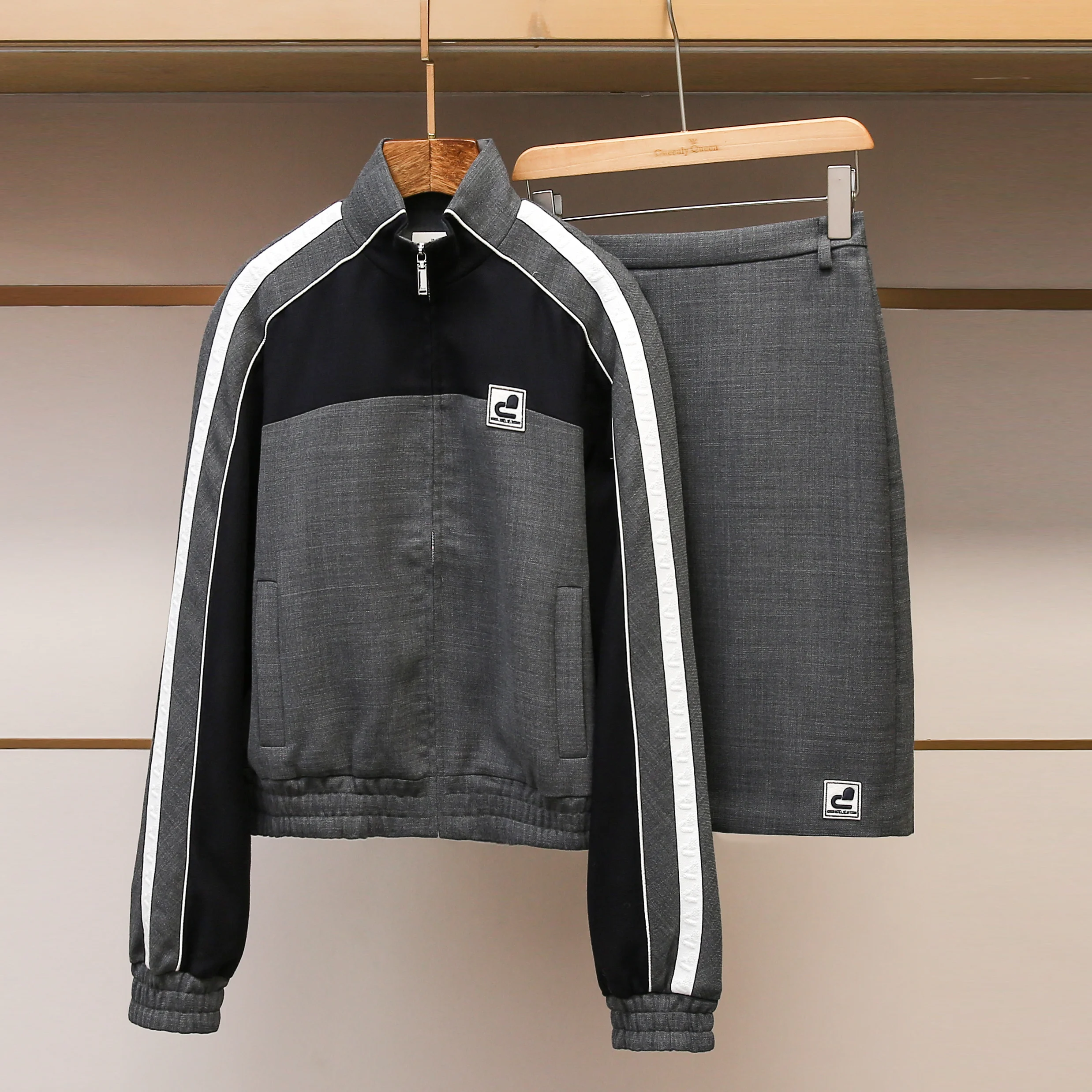 

Комплект South Oil: Элитный женский модный спортивный костюм с цветными блоками, осенняя новинка, укороченная куртка и юбка, с эффектом сияния