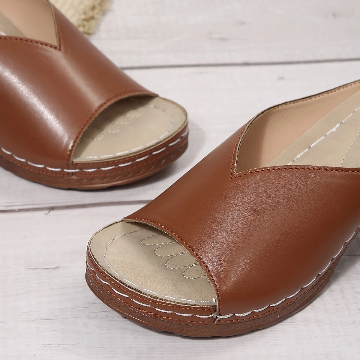 Damen Open-Toe High-Heel Pantoletten – Sommer Neuheit für Outdoor-Tragekomfort – Slip-On Schuhe in den Größen 36-43 mit Polyurethan-Obermaterial und Dämpfung – Detail 13