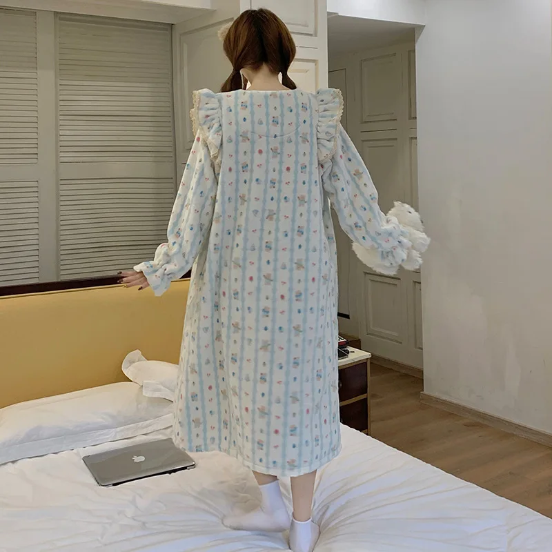 قمصان نوم نسائية شتوية كبيرة الحجم من الفلانيل قمصان نوم دافئة سميكة كورية بأكمام طويلة ملابس نوم دانتيل حلوة فضفاضة ملابس منزلية