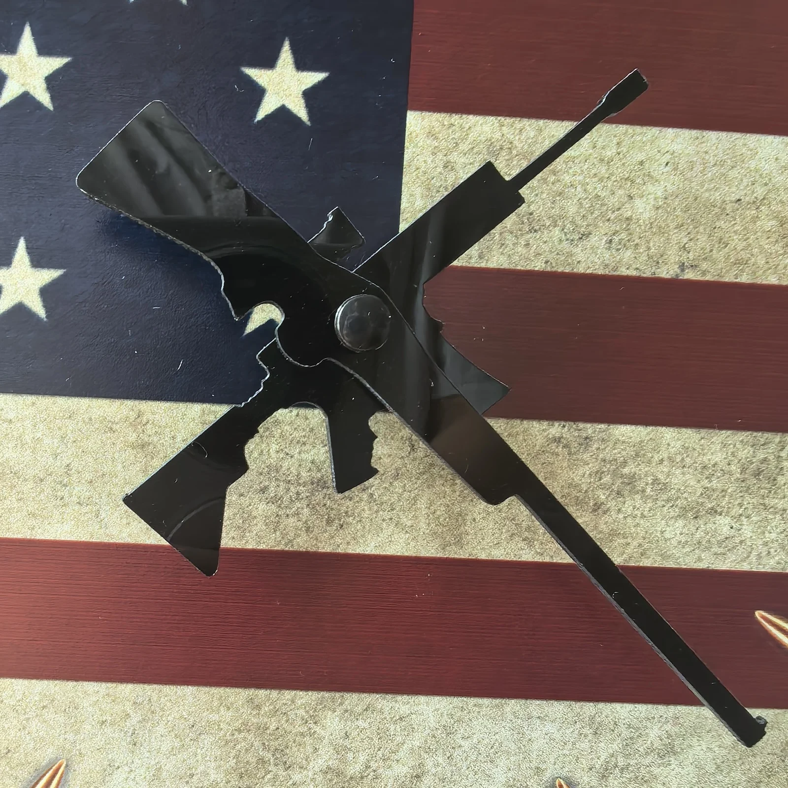 Vintage American Wall Clock with Gun Shape Clock Hands Bullet Marker Silent Quartz Wall Clock for Man Cave Office Home Bar Decor