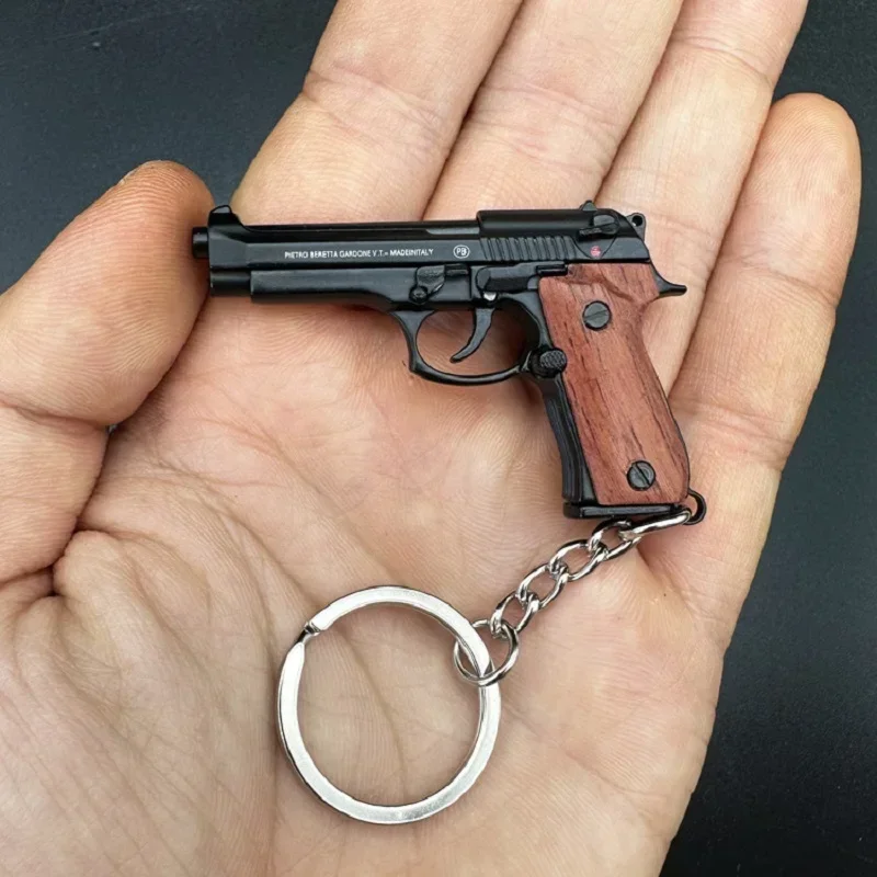 New Alloy 1:4 Scale  Berta 92F Pistol Keychain Mini  Gun Weapon Model Metal Keyring Key chain  For Adult Kids  Gift fake gun