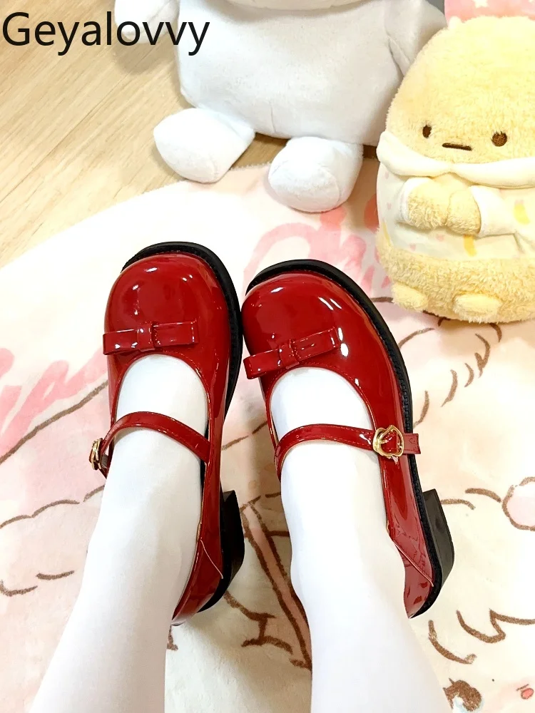 

Женская обувь Мэри Джейн, новинка 2023 года, повседневные милые универсальные туфли-лодочки на толстом каблуке и платформе с неглубоким бантом, красные элегантные туфли-лодочки на среднем каблуке