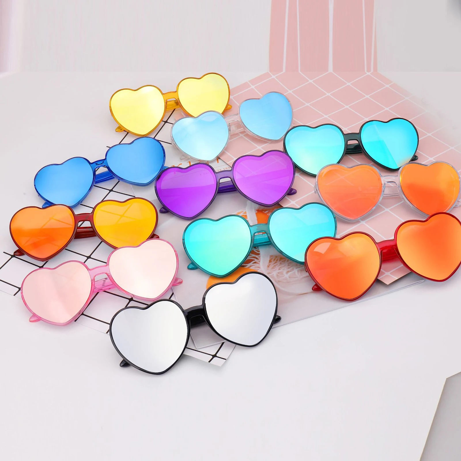 Women Men Heart-Shaped Sunglasses Anti-UV Protection Sunglasses Outdoor Beach Party Sun Protection Glasses