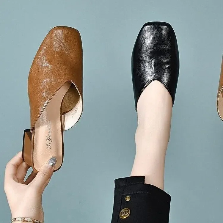 Damen Retro Mules mit eckiger Zehenpartie und klobigem Absatz, bequeme Slip-On-Sandalen aus weichem Leder, geeignet für Alltag und Büro 2026 – Detail 8
