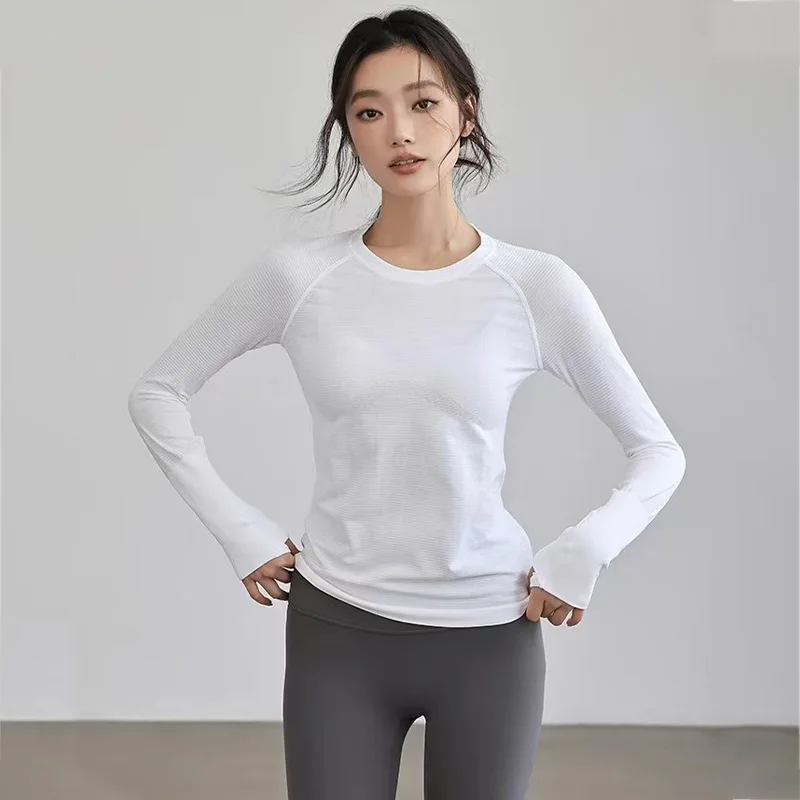 Ultra-Lightweight Seamless Yoga Top with Thumb Holes - Quick-Dry, Moisture-Wicking, No Chafing, Ideal for Any Workout!