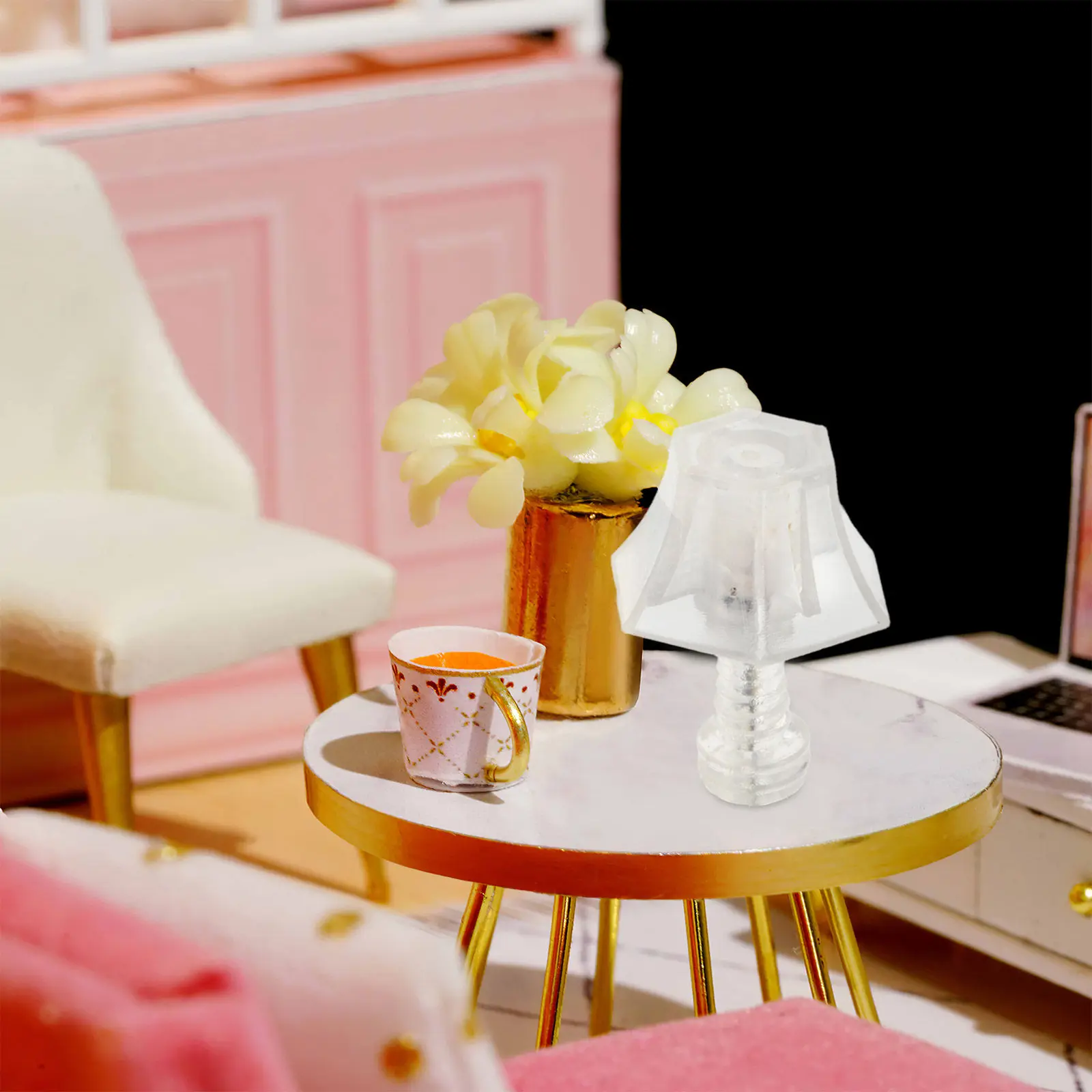 ชุดโคมไฟตั้งโต๊ะขนาดเล็ก 4 ชิ้น ดีไซน์สมจริงสำหรับบ้านตุ๊กตา ขนาด 1:20 1:25 แสงวอร์มโทน สำหรับตกแต่งบ้านจิ๋ว DIY