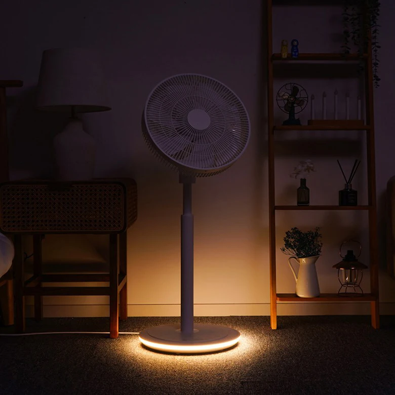 Ventilador de suporte Acdc de carregamento elétrico de pedestal sem fio pequeno de plástico de vento forte extensível de luxo personalizado com Tuya Wifi