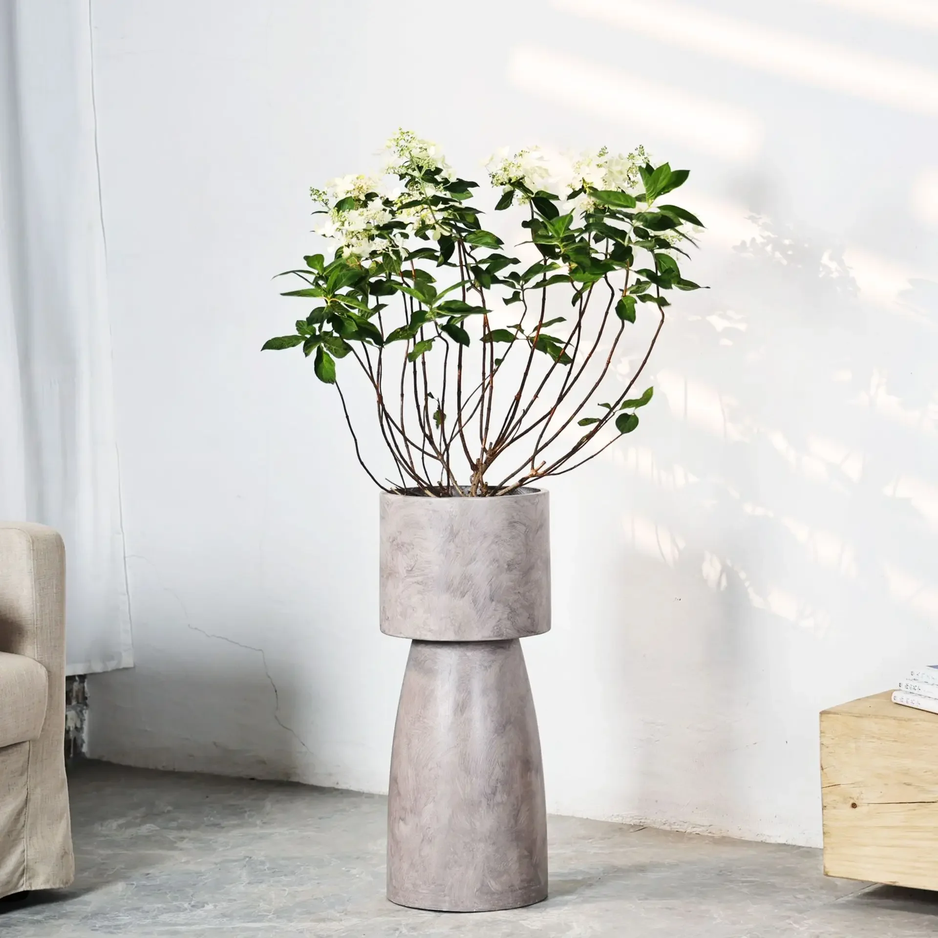 Nordic minimalist magnesium mud floor-to-ceiling flower pot art high-footed living room shopping mall extra large green