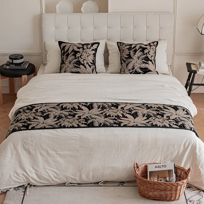Luxury Black Golden Botanical Leaves Jacquard Bed Runner Elegant Textured Bed End Cover Premium Bed Scarf for Bedroom Home Decor