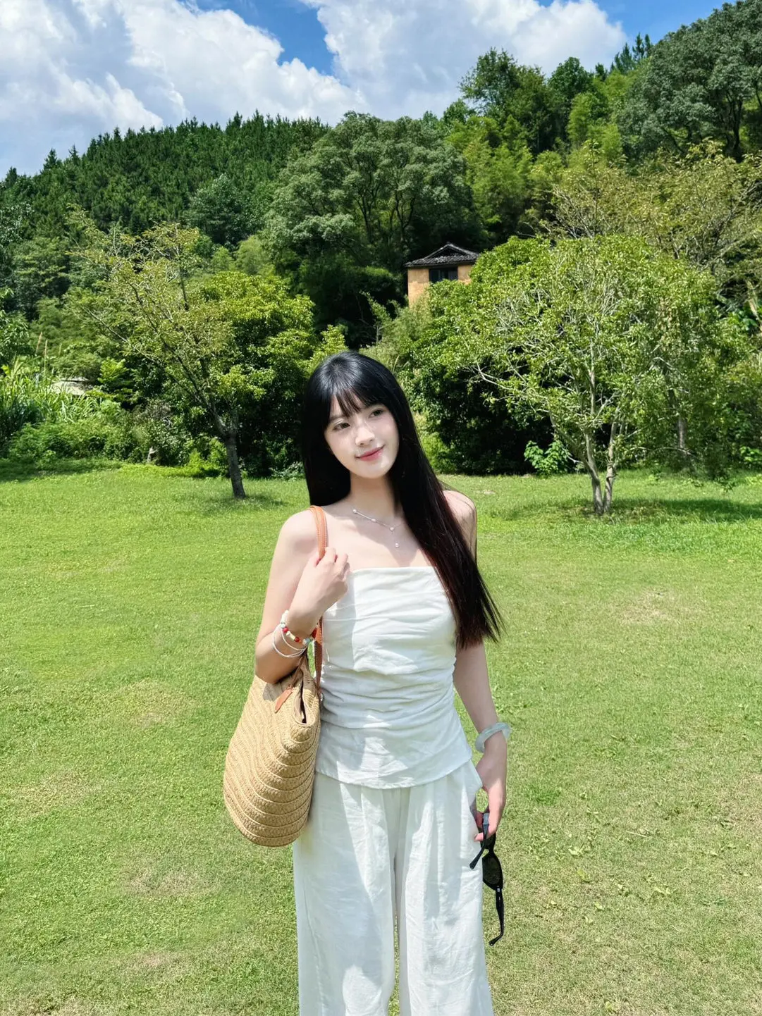 White Slim Fit Tube Top And Wide Leg Pants Women's Fashion Set Summer New Arrival Draping Effect Elegant Style Two Piece Suit