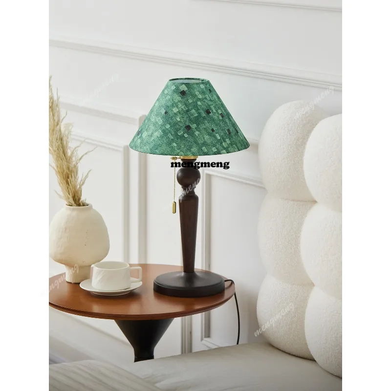 

French medieval table lamp bedroom bedside American retro Chinese master bedroom atmosphere table lamp
