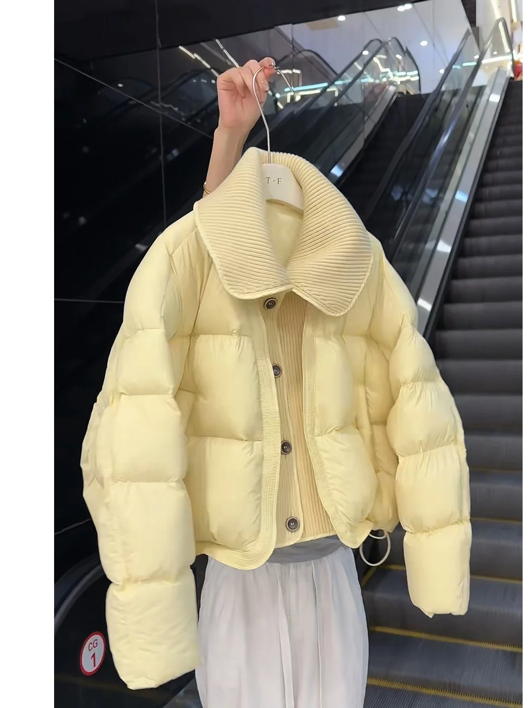 เสื้อโค้ทผ้าฝ้ายอุ่นสีเหลืองหวานสไตล์เกาหลีสำหรับผู้หญิง ไซส์เล็ก เสื้อคลุมกันหนาวสำหรับเดินทางไปทำงาน แฟชั่นฤดูหนาว