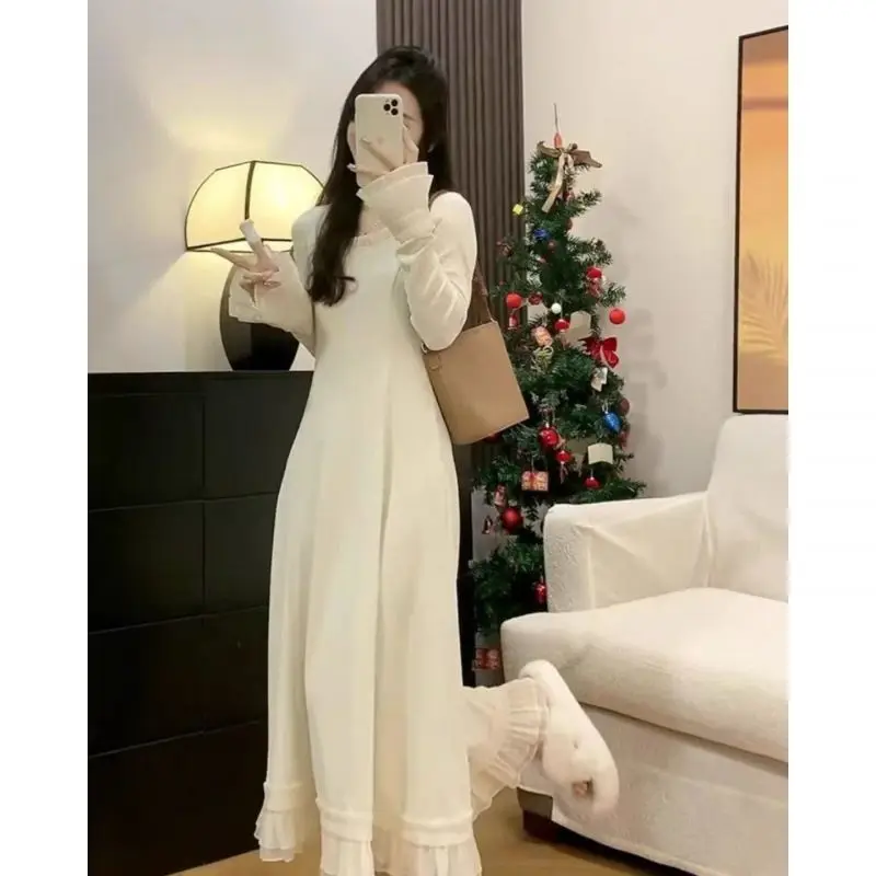 Sukienka damska z długim rękawem, dziergana, z francuską koronką i patchworkiem, na wczesną jesień.