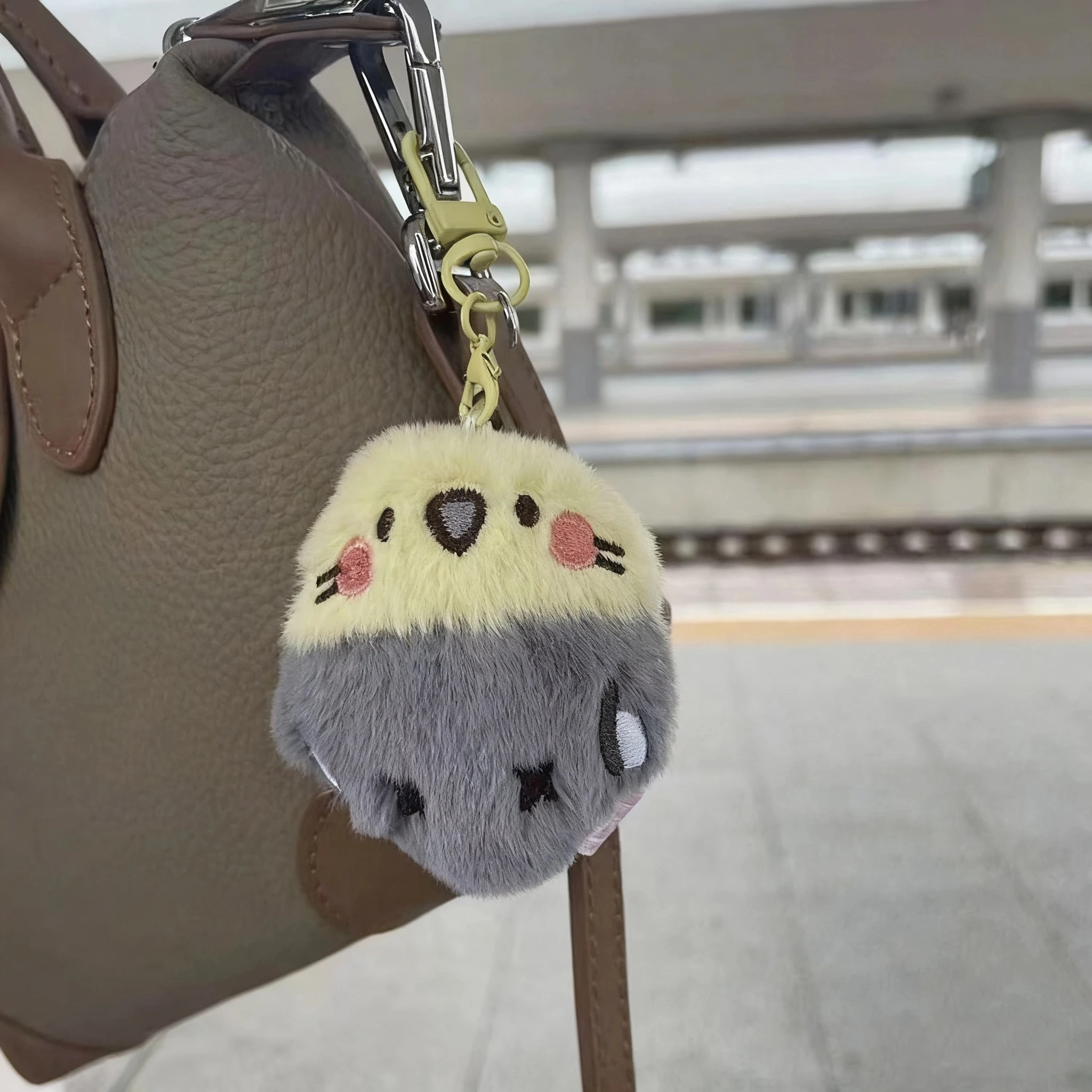 1 قطع الببغاء الطيور أفخم المفاتيح حقيبة الظهر سحر واقعية الحيوان شنقا زخرفة لطيف ألعاب من نسيج مخملي هدية #2