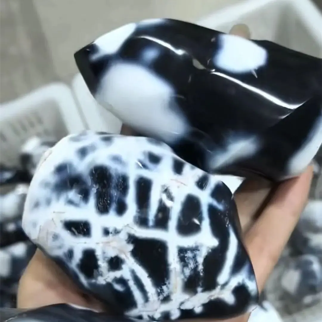 Amazing Piebald Crystal Torch Natural Black And White Killer Whale Agate Mineral Flame Stone Rock Collection Decorate Salon