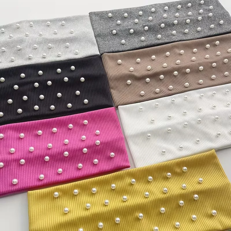Perlenähnliche Haaraccessoires und Haarbänder in eleganten, einfarbigen Designs mit perlenähnlichen Verzierungen. – Detail 10