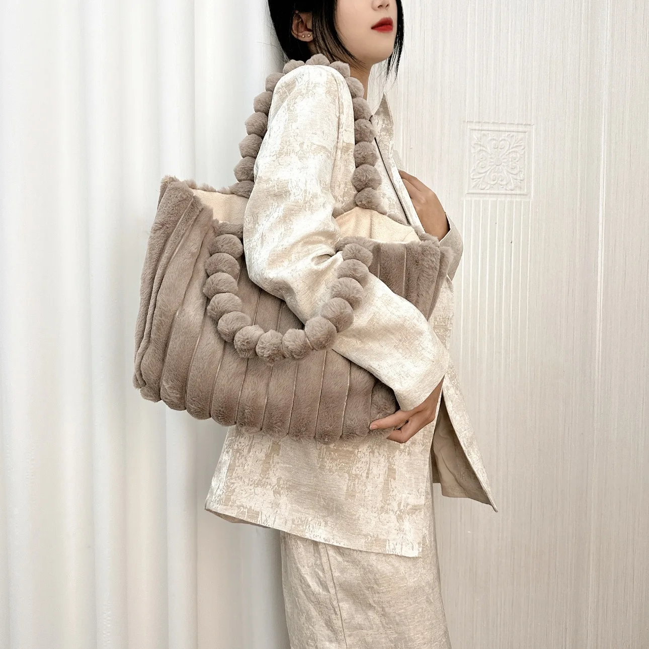 2026 New Autumn Winter Women Plush Tote Bag, Macaron Color Large Capacity Shoulder Handbag for Students Daily Commute