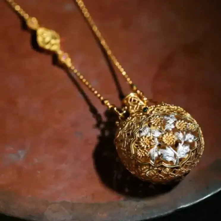Chinese Style Flower Silk Hollowed Out Openable Storage Sachet Necklace Women's Retro Palace Style Collarbone Chain