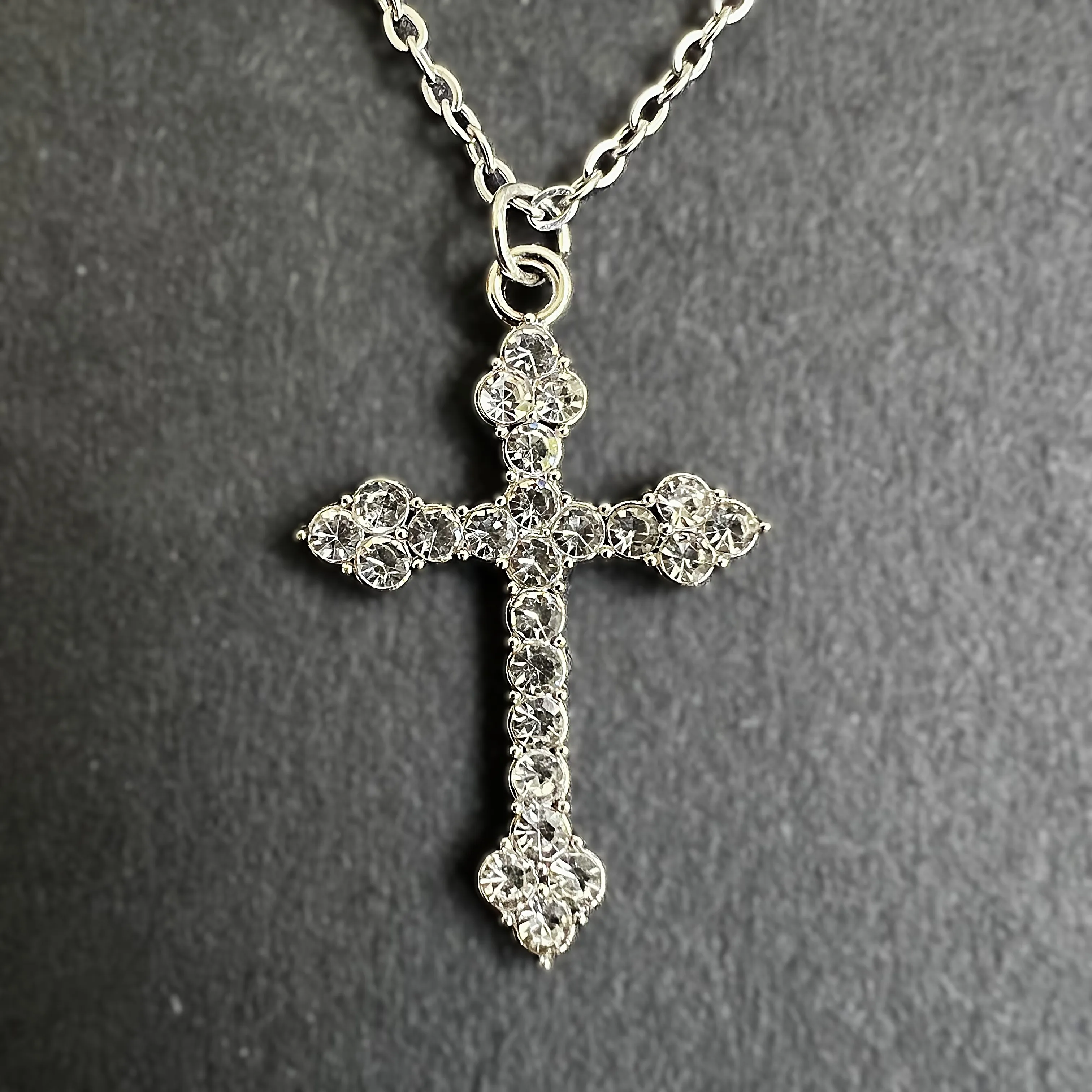 

Crystal Zircon Latin Cross Budded Necklace For Women Choker Charm Virgin Mary Pendant Box Chain Female Jewelry Femme