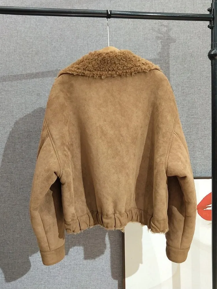 เสื้อโค้ทขนแกะแท้สำหรับผู้หญิง สไตล์วินเทจ กระดุมสองแถว สำหรับฤดูหนาว หนา อุ่น สบาย ปกพับได้ แจ็คเก็ตสั้น ขนแกะตัดใหม่ รุ่นใหม่