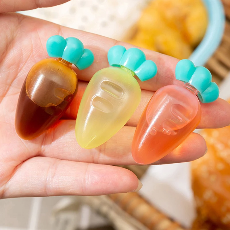 3/4pcs  Mini Condiment Squeeze Bottle Radish Shaped Salad Dressing Ketchup Squeeze Jar Container Portable Sauce Spray Bottle