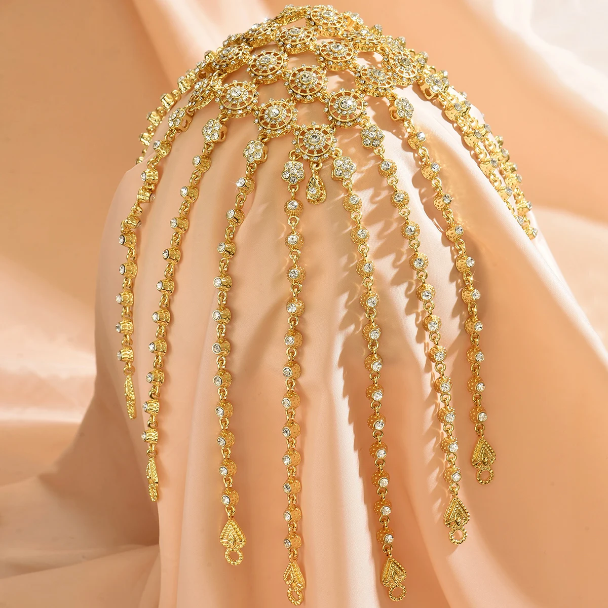 

Двухцветный головной убор с кристаллами и кисточками: изысканный дизайн с цепочками и декоративными подвесками. Идеально подходит для свадеб и выпускных вечеров