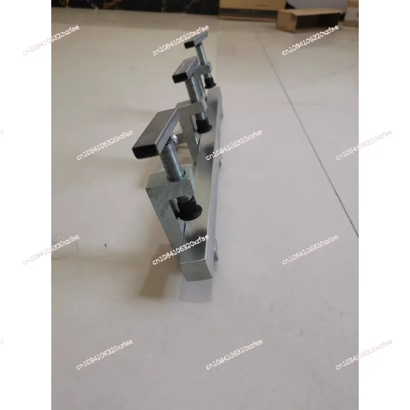 Elevator guide rail straightening tooling Keep the guide rail vertical tooling