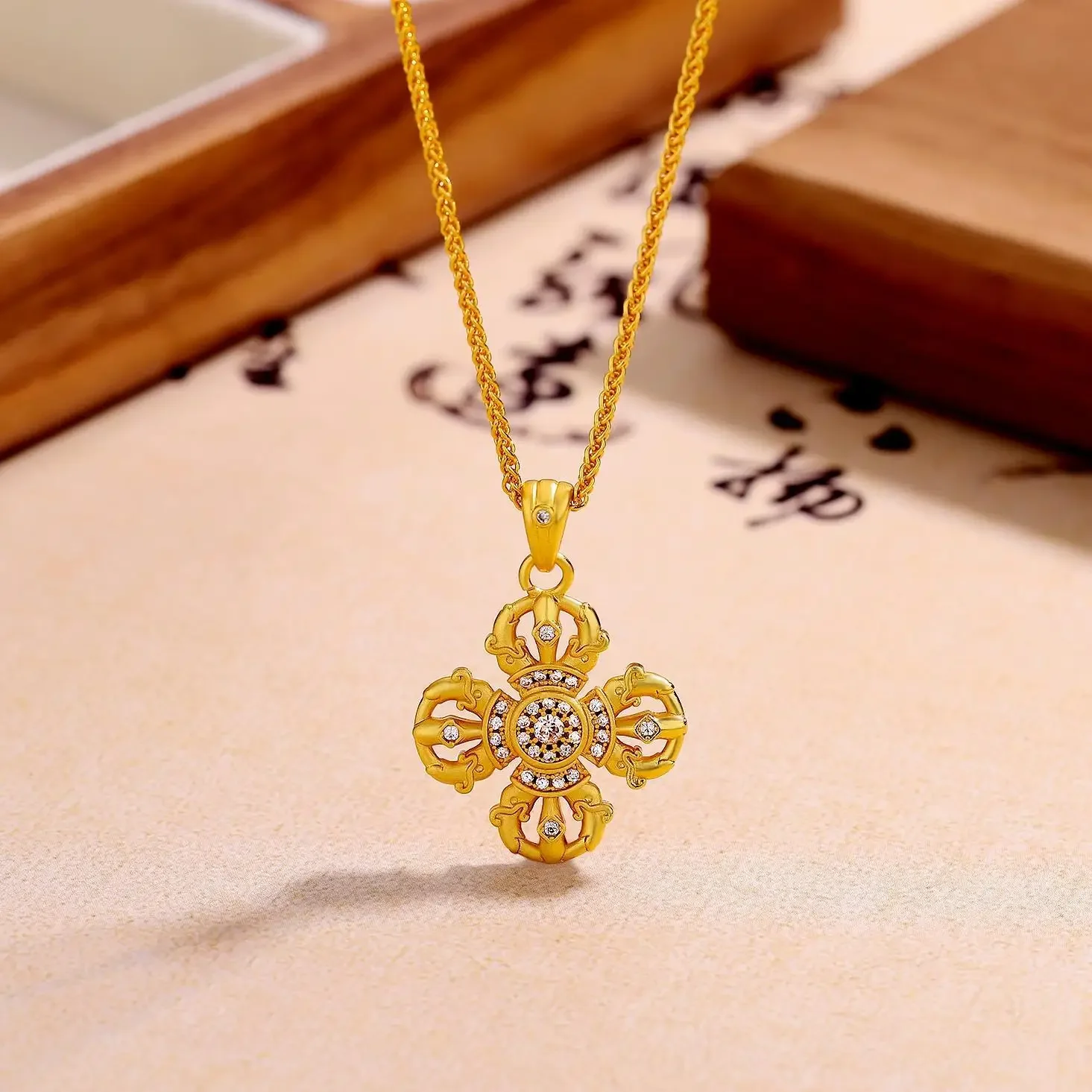 Light Luxury Fashion 24K Real Gold Cross Vajra Pendant Necklace 999 Gold Female Fall Magic Pestle Superior Sense Clavicle Chain