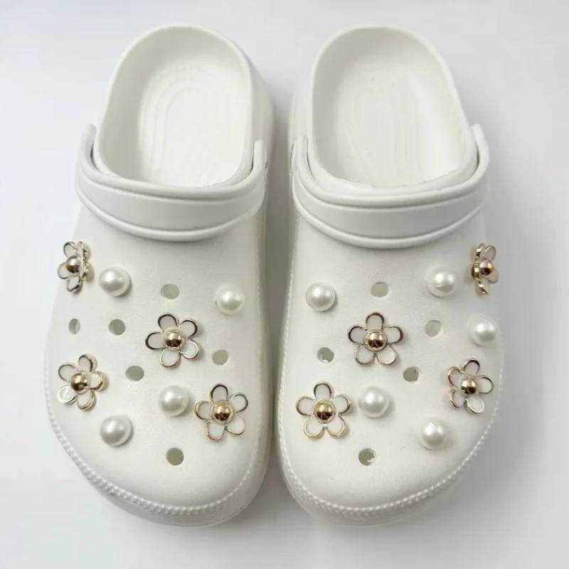 18PCS Fashion Shoe Charms Set Accessories Hole Shoe Buckle Summer Cute Pearl Daisies 3D Shoes Decorations for Bogg Bag Gift image 3