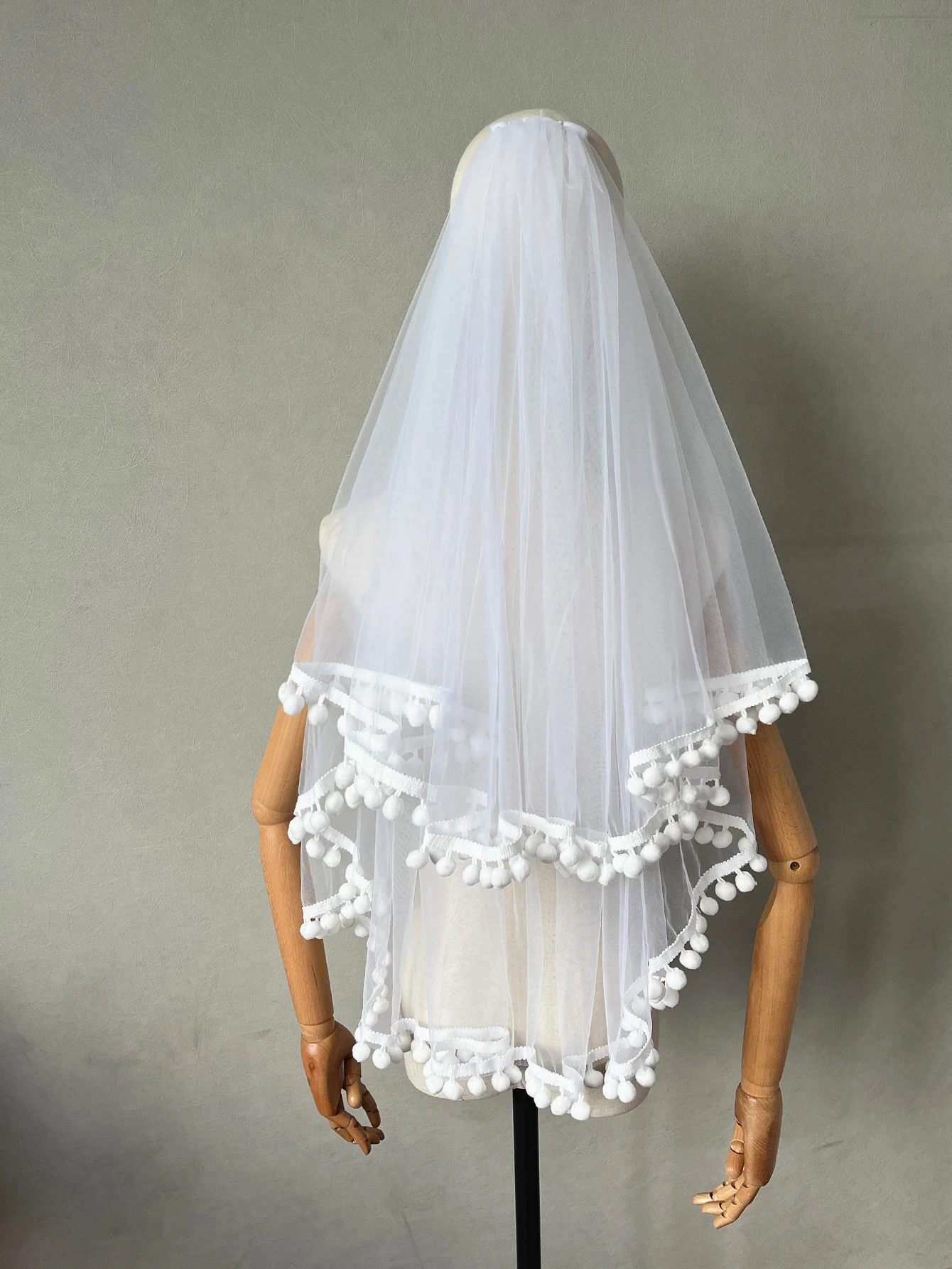 Short White Wedding Veils for Bridal  2 Tier Soft Tulle Net Bridal Head Accessories Veils Charming Wedding Fascinators