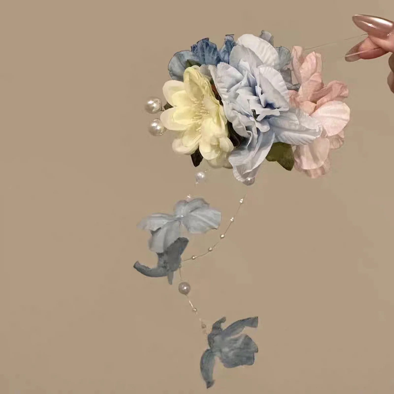 Künstliche Blumen-Haarspange mit bunten Quasten und Perlen – Frühlings-Foto-Requisite für Damen und Mädchen im Alltagsstil – Detail 2