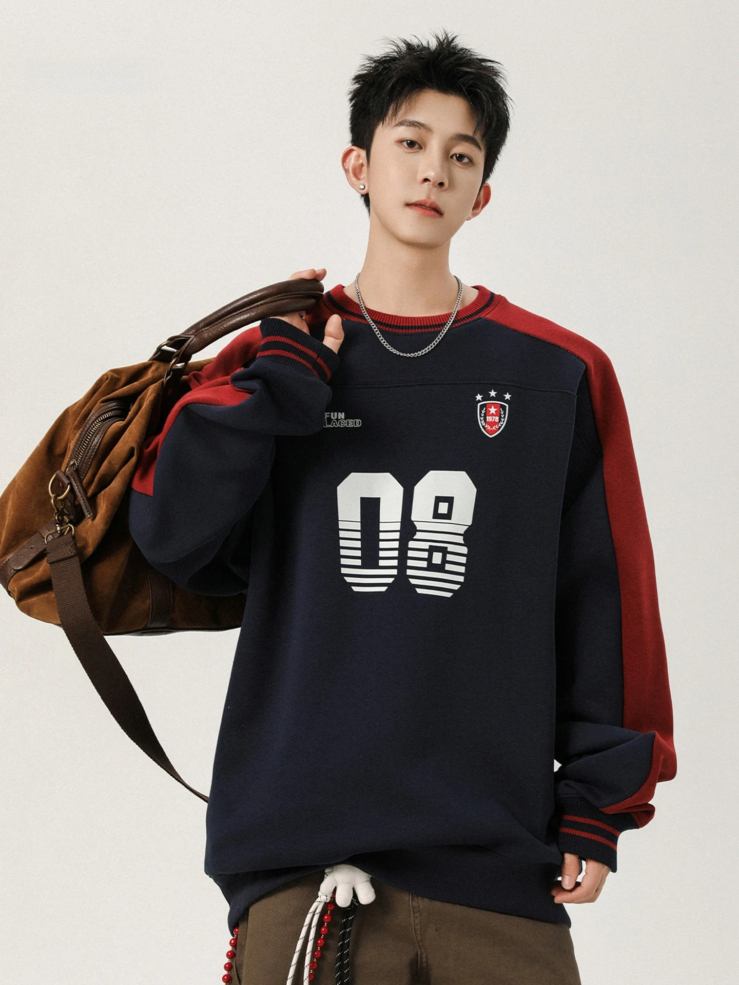 

Мужская повседневная свободная футболка с круглым вырезом и длинным рукавом в американском ретро-стиле с принтом, осенняя, модная, спортивная, для отдыха, с цветными блоками