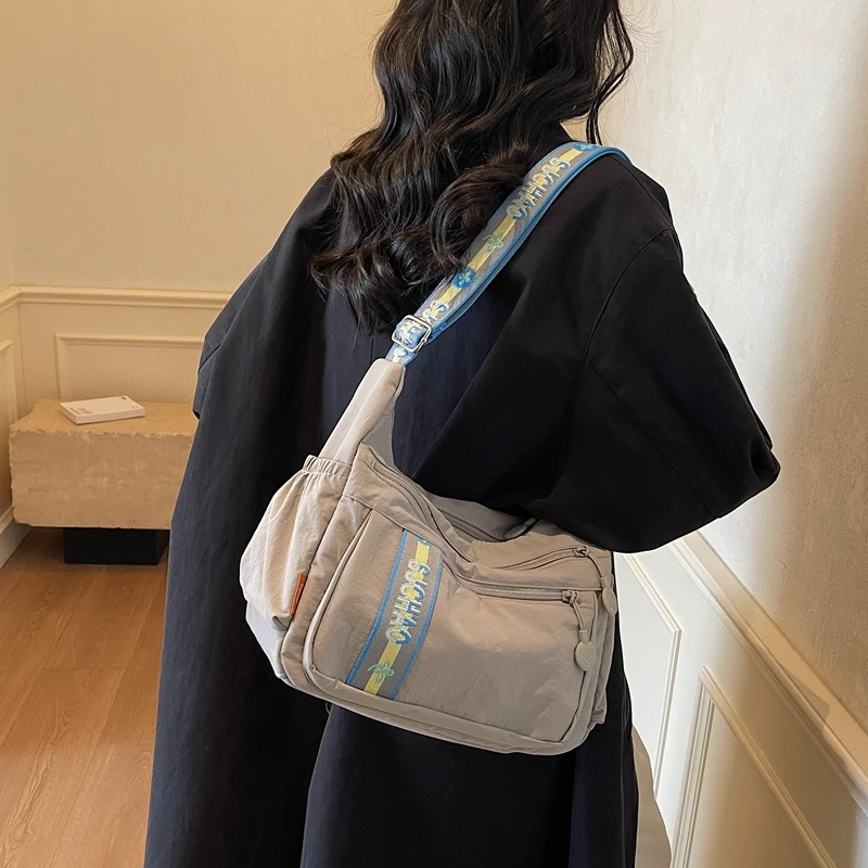 Fashion High-capacity Nylon Fabric Inclined The Single Shoulder Bags 2026 Hot Sale Light Durable Adjustable Strap Crossbody Bags