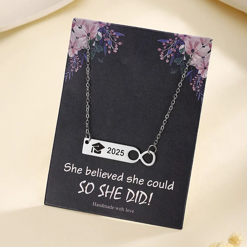 2025 قبعة التخرج قلادة قلادة مع بطاقة الفولاذ المقاوم للصدأ مجوهرات التخرج اكسسوارات هدايا جرة الحيوانات الأليفة للرماد جرة الحيوانات الأليفة