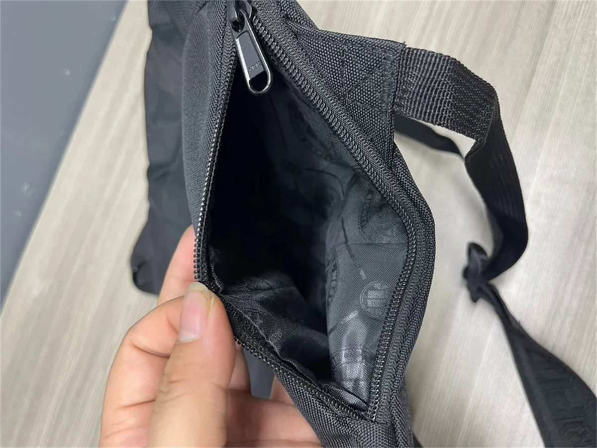 Schwarzer Rucksack, Größe 52 * 35 cm