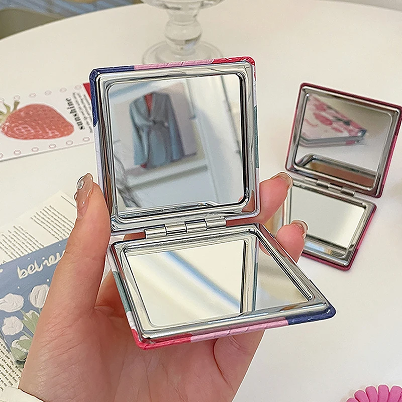 Specchio per il trucco pieghevole animale del fumetto Mini specchio cosmetico a doppia faccia in pelle PU specchio quadrato ad alta definizione per ragazze portatili