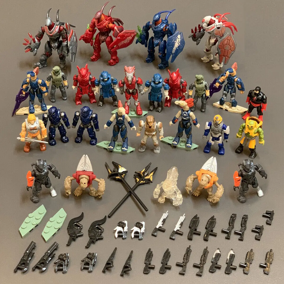 57pcs New Mega Bloks Construx Infinite HUNTER SPARTAN Marine 27 Micro Action Figures Accessories 30 Gun