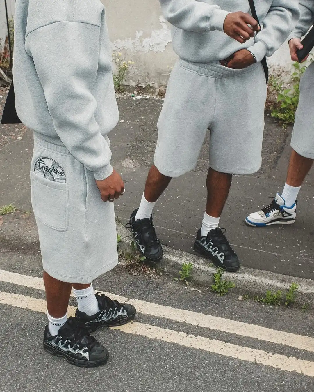 Conjunto de pantalones cortos con diseño de disco gris para hombre, ropa informal deportiva, chándal holgado cómodo, tela transpirable, atlético moderno minimalista