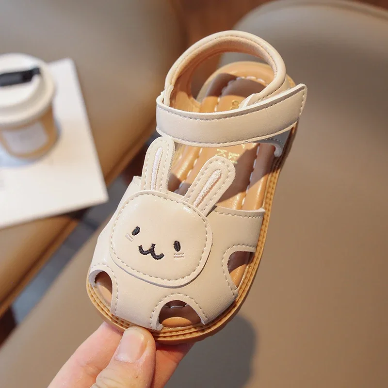 Sandali per bambini alla moda Beige Bunny scavati scarpe per bambini per bambini ragazze ragazzi sandali per bambini leggeri con punta di copertura