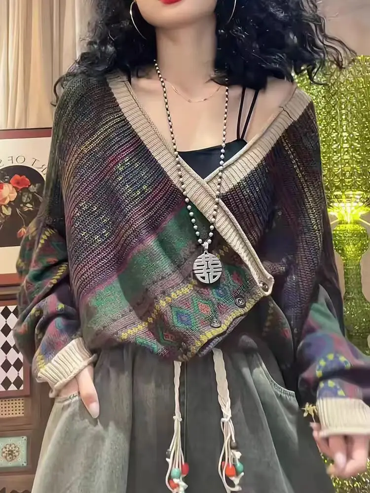 

Large Size Women'S Lazy Style New V-Neck Splicing Cardigan Loose Age-Reducing Long-Sleeved Printed Knitted Sweater