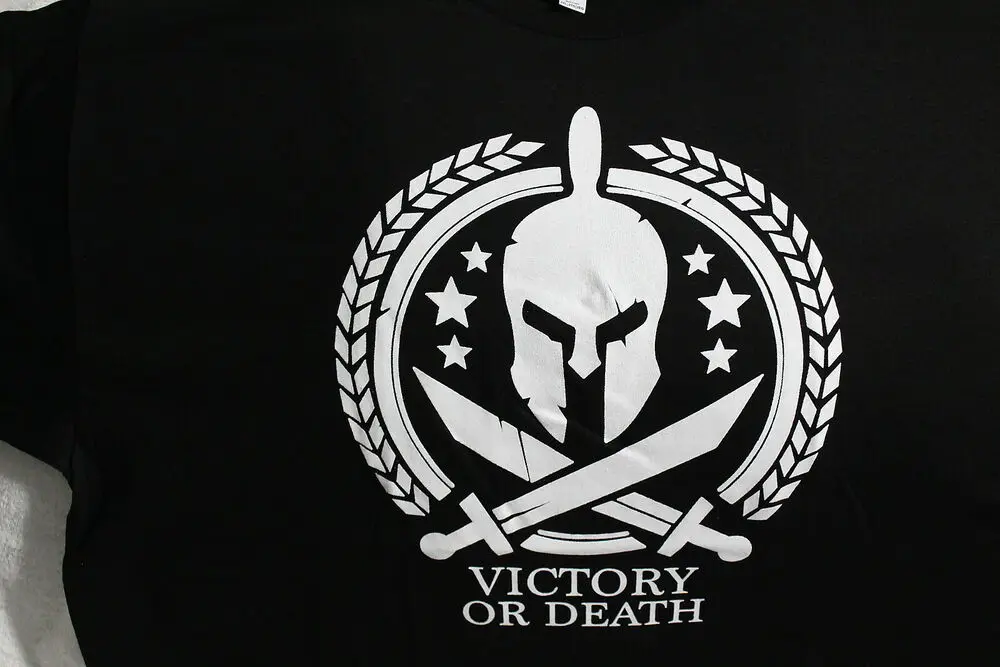 SPARTAN HELMET CROSS SWORDS VICTORY OR DEATH T-SHIRT