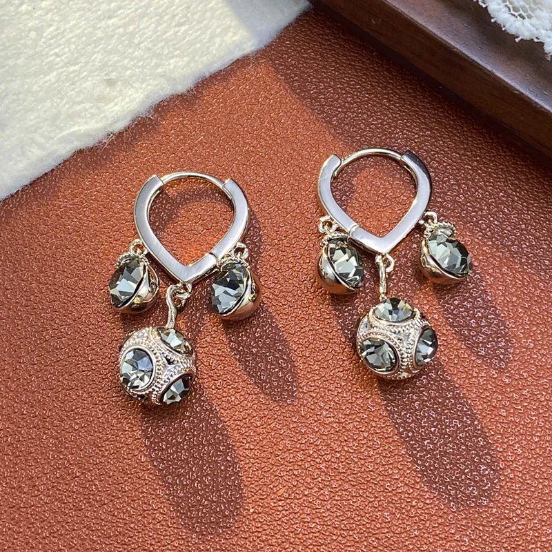 Fashion gray diamond-encrusted ball fringed ear buckle personalized light luxury versatile super flash earrings