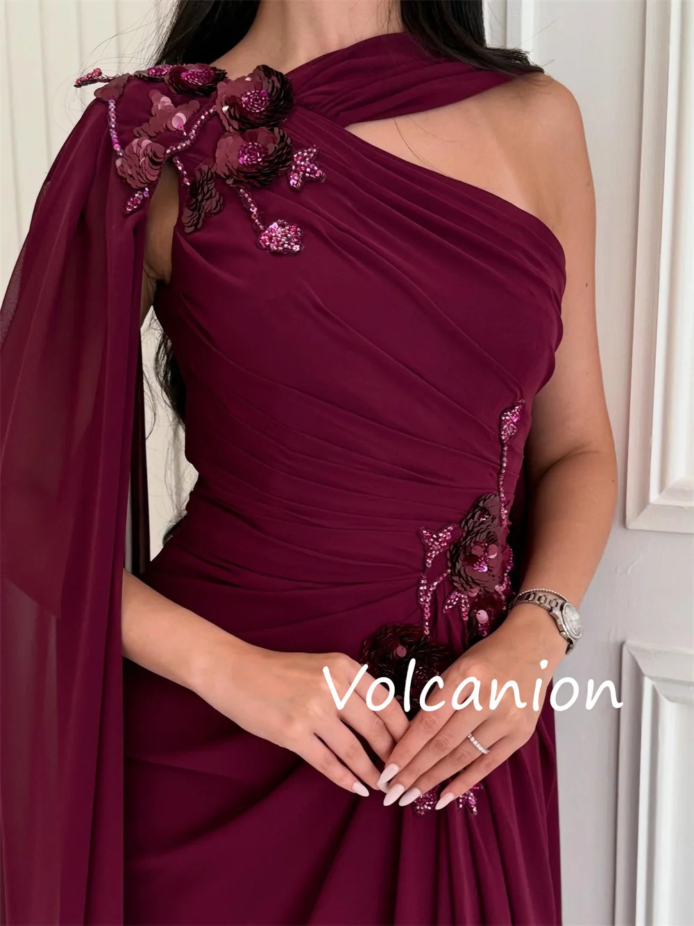 Vestidos largos de un solo hombro rectos con flores y patrón plisado de gasa elegante personalizados, tallas para ocasiones a medida disponibles