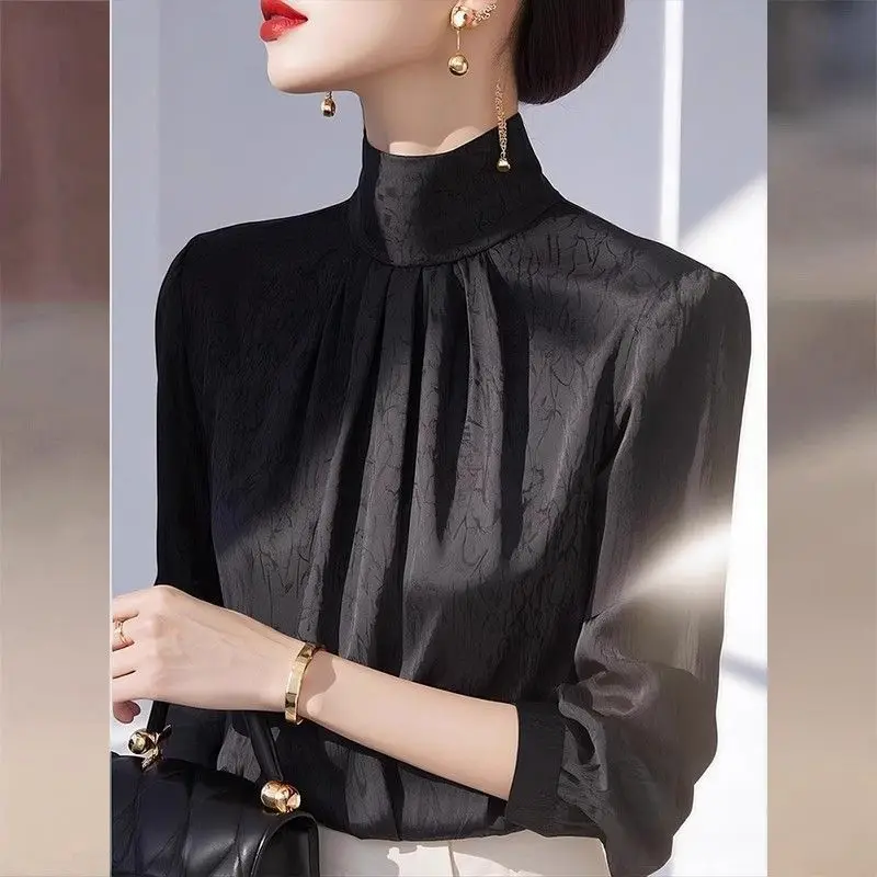 Spring French style unique, beautiful, light luxury, niche, high-end, good-looking white commuter long sleeved shirt